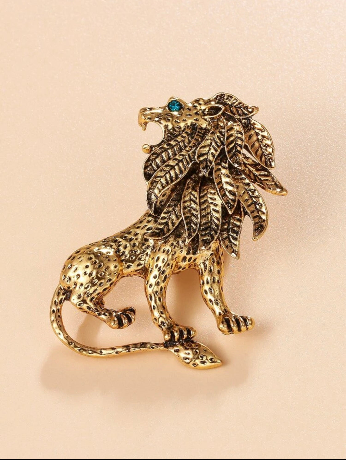 Lion Brooch w/ Rhinestone Eye